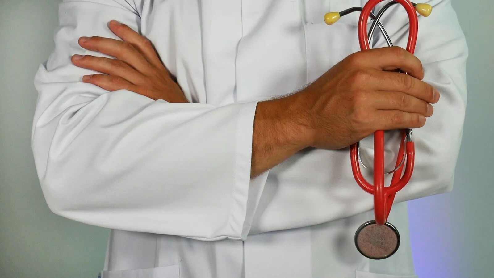 Recurring Actions for Employees: Training, Certificates, and Medical Examinations Under Control